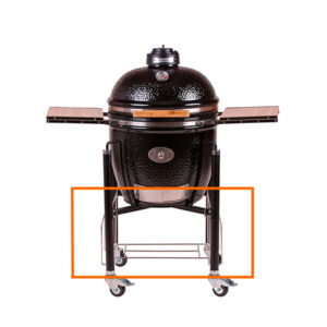 Schwarzer Monolith Keramikgrill mit integriertem Thermometer im Deckel, zwei klappbaren Seitentischen aus Holz und stabilem Fahrgestell mit vier Lenkrollen, orange markierter Bereich zeigt unteren Rahmen zur Stabilisierung.