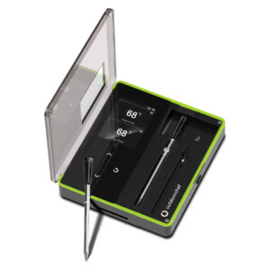 Digitales Grillthermometer mit zwei Temperatursonden im offenen Etui mit Display und Touchbedienung.