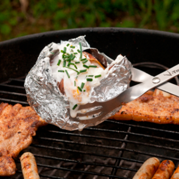 Moesta BBQ Zubehör V-Tong Grillzange mit Olivenholzgriff und Flaschenöffner 43 cm schwarz Art.Nr. 10504 – Bild 2